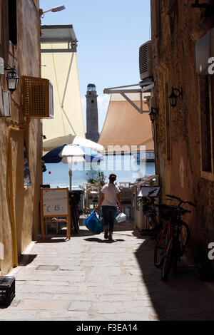 RETHYMNON BACKSTREET AM VENEZIANISCHEN HAFEN. KRETA. Stockfoto