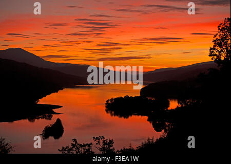 Die Herbst-Sonnenuntergang über Loch Tummel, die Königin Blick. in der Nähe von Killiekrankie. Perthshire.  SCO 10.090. Stockfoto