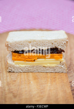 Käse und Gurke sandwich Stockfoto