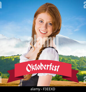 Zusammengesetztes Bild des Oktoberfest Mädchen lächelnd in die Kamera Stockfoto