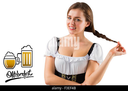 Zusammengesetztes Bild von hübschen Oktoberfest Mädchen lächelnd in die Kamera Stockfoto