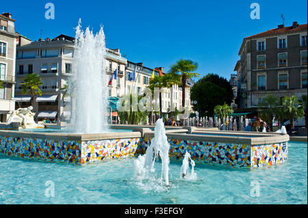 Brunnen in Place Clemenceau, Pau, Pyrenäen Atlantiques, Frankreich Stockfoto