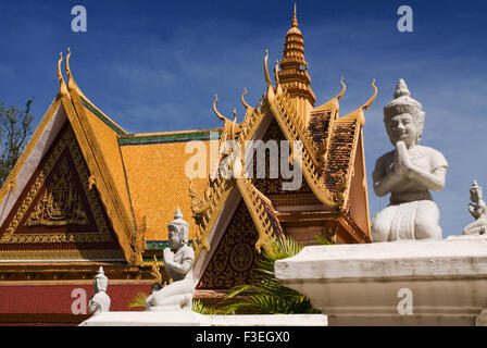 Detail des Daches des königlichen Palastes. Phnom Penh. Abgeschlossen im Jahre 1866 der königliche Palast ist ein muss siehe Phnom Penh Anblick. Es war co Stockfoto