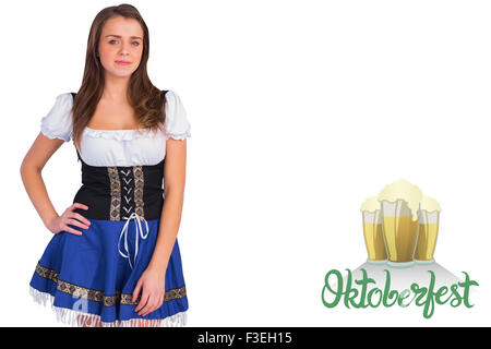 Zusammengesetztes Bild des Oktoberfest Mädchen lächelnd in die Kamera Stockfoto