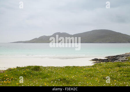 Blick nach Süden von der Spitze des Vatersay über einem weißen Strand, äußeren Hebriden Schottland Stockfoto