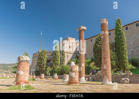 Triest Castello di San Giusto, Ruinen antike römische neben dem Castello di San Giusto in Triest, Italien. Stockfoto