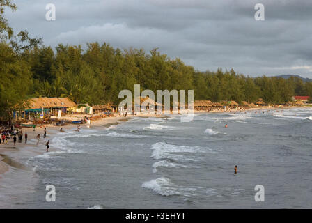 Sihanoukville Strand bei Sonnenuntergang. Ca. 185km südwestlich der Hauptstadt Phnom Penh, wächst Sihanoukville als ein beliebtes, rasant Stockfoto