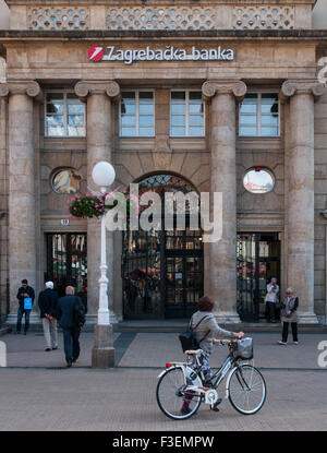 Der Eingang der Bank Zagreb Stockfoto