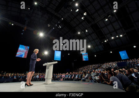 Manchester, UK. 6. Oktober 2015. Die Rt Hon Theresa kann MP, Secretary Of State for the Home Department spricht am Tag3 der 2015 Parteitag der Konservativen in Manchester. Bildnachweis: Russell Hart/Alamy Live-Nachrichten. Stockfoto