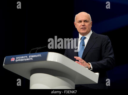 Manchester, UK. 6. Oktober 2015. Die Rt Hon Iain Duncan Smith MP, Secretary Of State for Work and Pensions spricht am Tag3 der 2015 Parteitag der Konservativen in Manchester. Bildnachweis: Russell Hart/Alamy Live-Nachrichten. Stockfoto