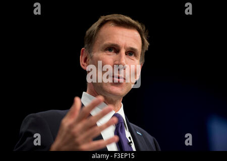 Manchester, UK. 6. Oktober 2015. Die Rt Hon Jeremy Hunt MP, Staatssekretär für Gesundheit spricht am Tag3 der 2015 Parteitag der Konservativen in Manchester. Bildnachweis: Russell Hart/Alamy Live-Nachrichten. Stockfoto