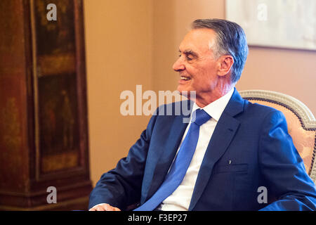 Lissabon, Portugal. 6. Oktober 2015. Portugiesische Präsident Cavaco Silva erhält Premierminister Passos Coelho nach Wahl, über die neue Regierung zu sprechen. Lissabon, PT, aus 6, 2015. Bildnachweis: Gonçalo Silva/Alamy Live-Nachrichten Stockfoto