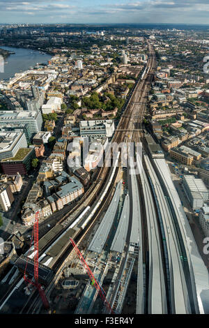 Ansatz zur London Bridge Station Southwark London UK Blick aus die Scherbe Stockfoto
