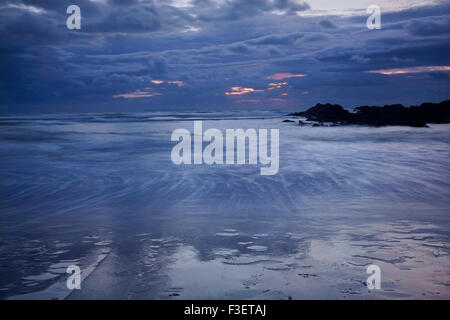 Eine schöne betrachtet September Sonnenuntergang aus North Devon Küste Stadt, Woolacombe, England, Großbritannien Stockfoto