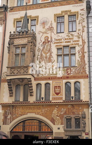 Gemälde von St. Wenzel Storch auf dem Pferd, Haus, den Altstädter Ring, Prag, Tschechische Republik. Stockfoto