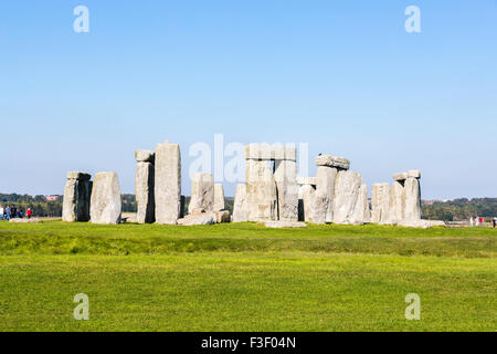 Britische Geschichte: Menhire in Stonehenge, der legendären alten Steintempel touristische Attraktion für Salisbury Plain, Wiltshire, Südwest-England Stockfoto