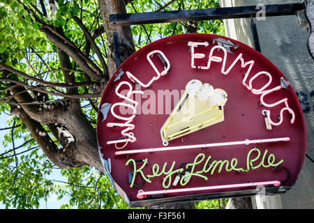Key Largo Florida Keys, Mrs Mac's Kitchen, Restaurant Restaurants Essen Essen Essen Cafe Cafés, Neonschild, Key Lime Pie, FL150508022 Stockfoto