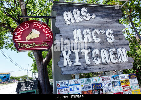 Key Largo Florida Keys, Highway Route 1 Overseas Highway, Mrs. Mac's Kitchen, Restaurant Restaurants Essen Essen Essen Cafe Cafés, Neonschild, FL150508032 Stockfoto