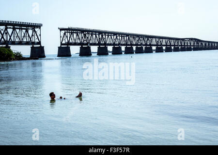 Florida Keys, Big Pine Key, Bahia Honda State Park, Golf von Mexiko, Old Bahia Honda Rail Bridge, Strand, FL150508053 Stockfoto