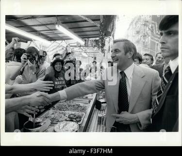 1976 - Senator Walter Mondale Wahlkampf mit Abe Strahl in NY Little Italy. © Keystone Bilder USA/ZUMAPRESS.com/Alamy Live-Nachrichten Stockfoto