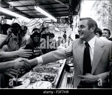 1976 - Senator Walter Mondale Wahlkampf mit Abe Strahl in NY Little Italy. Oktober 1976 Bilder © Keystone USA/ZUMAPRESS.com/Alamy Live-Nachrichten Stockfoto