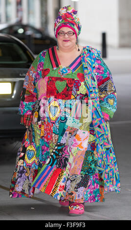 Camila Batmanghelidjh kommt in den BBC News-Studios, die laufenden Skandal mit den Kids Company Kinderhilfswerk zu diskutieren Featuring: Camila Batmanghelidjh wo: London, Vereinigtes Königreich bei: 6. August 2015 Stockfoto