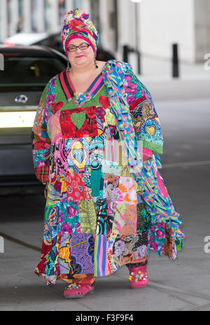 Camila Batmanghelidjh kommt in den BBC News-Studios, die laufenden Skandal mit den Kids Company Kinderhilfswerk zu diskutieren Featuring: Camila Batmanghelidjh wo: London, Vereinigtes Königreich bei: 6. August 2015 Stockfoto