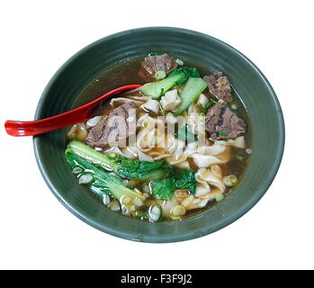 Geschmortes Rindfleisch in Brühe mit Nudeln und Schnittlauch ist ein traditionelles Gericht in Taiwan Stockfoto