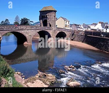 13. Jahrhundert befestigte Brücke über Fluss Monnow, Monmouth, Gwent, Wales, Vereinigtes Königreich, West-Europa. Stockfoto