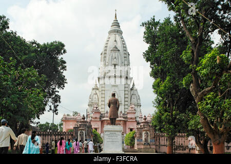 Statue Pandit Madan Mohan Malviya nahe Kashi Vishwanath; Banaras Hindu University in Varanasi; Uttar Pradesh; Indien Stockfoto