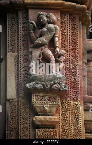 Weibliche Statue geschnitzt auf Rajarani Tempel; Bhubaneswar; Orissa; Indien Stockfoto