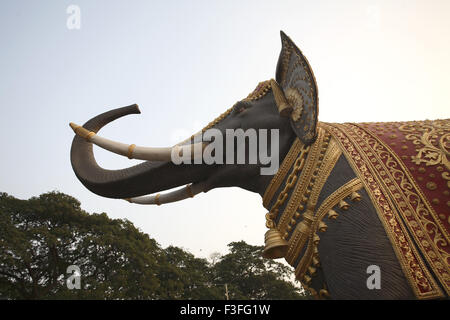 Riesige Elefanten während Thane Festival in der Nähe Masunda See platziert; Thane; Maharashtra; Indien Stockfoto