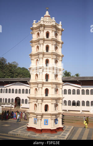 Sieben Stockwerke Lampe Turm; Deepdaan im Hof der Mangesh; Mangeshi Tempel-Komplex; Priol; Ponda; Goa Stockfoto