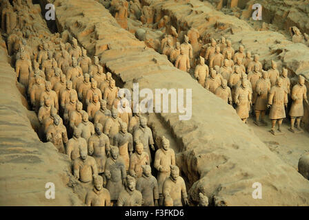 Statuen von Terrakotta-Krieger in Grube 1; Terrakotta-Armee; Qin-Dynastie; Xian; China Stockfoto