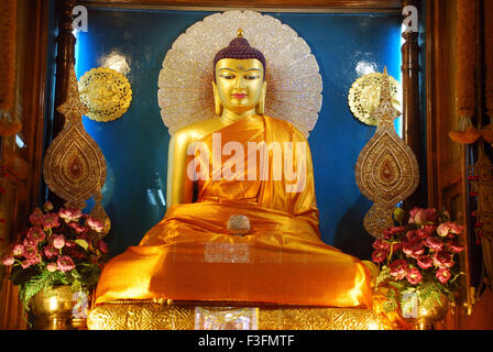 Lord Buddha goldene Statue im Tempel, Gaya, Bihar, Indien Stockfoto