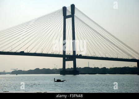 Sonnenuntergang am Vidyasagar Setu neue zweite Brücke über den Hooghly River; Calcutta; Westbengalen; Indien Stockfoto