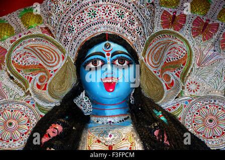 Dekorative Kali Tonmodell, drittes Auge auf Durga Puja offen zu zeigen Stockfoto