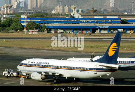 Jet Airways Flugzeuge geparkt am CST Flughafen; Santacruz; Bombay jetzt Mumbai; Maharashtra; Indien Stockfoto