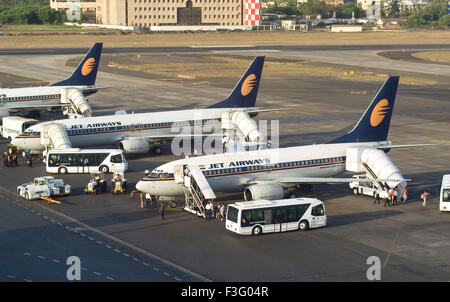 Jet Airways Flugzeuge geparkt am CST Flughafen Santacruz Bombay jetzt Mumbai Maharashtra Indien Flugzeuge Asien Asiatische Flugzeuge Stockfoto