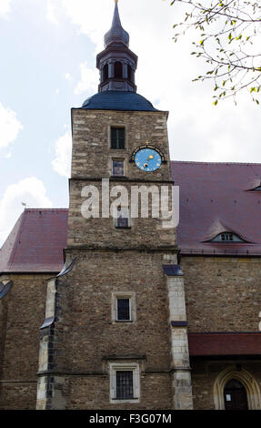 Der Turm der Kirche in dem kleinen Deutschland Uhrmacherkunst Stadt von Glashütte, Sachsen Stockfoto