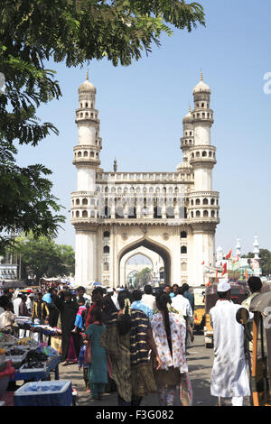 Charminar gebaut von Mohammed Quli Qutb Shah im Jahre 1591 stehen 56 Meter hoch und 30 Meter breit; Andhra Pradesh; Indien Stockfoto