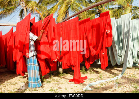 Stoff trocknen Hof; Bekleidungsindustrie; Tirupur; Tamil Nadu; Indien Stockfoto