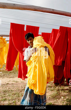 Stoff trocknen Hof; Bekleidungsindustrie; Tirupur; Tamil Nadu; Indien Stockfoto