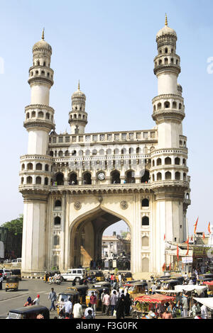 Charminar gebaut von Mohammed Quli Qutb Shah im Jahre 1591 stehen 56 Meter hoch und 30 Meter breit; Andhra Pradesh; Indien Stockfoto