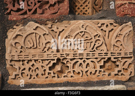Koran-Inschrift in Qutb Minar-Komplex; Delhi-Sultanats; Delhi; Indien zum UNESCO-Weltkulturerbe Stockfoto