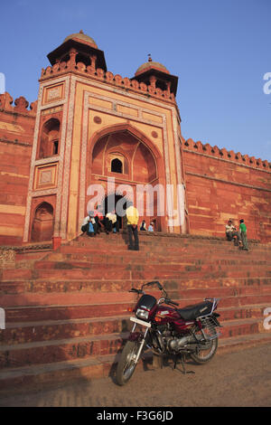 Badshahi Darwaza in Fatehpur Sikri 16. Jahrhundert rote Sandstein Mughal Reich Agra, Uttar Pradesh Stockfoto