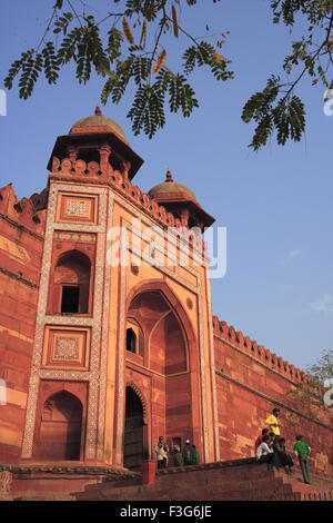 Badshahi Darwaza in Fatehpur Sikri 16. Jahrhundert rote Sandstein Mughal Reich Agra, Uttar Pradesh Stockfoto