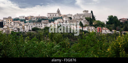 Bussi Sul Tirino ist ein kleines Dorf in den Abruzzen (Italien) Stockfoto