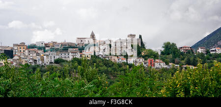 Bussi Sul Tirino ist ein kleines Dorf in den Abruzzen (Italien) Stockfoto