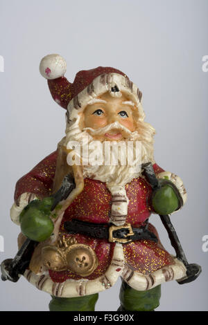 Weihnachtsmann, Weihnachtsmann, Nikolaus, Nick, Kris Kringle, Santa, Spielzeug, Puppe, Replik, weißer Hintergrund Stockfoto